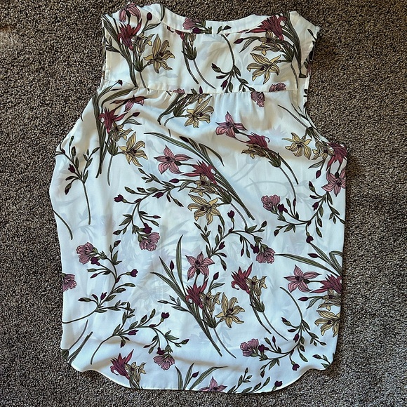 White/cream blouse with floral patterns - Picture 3 of 3